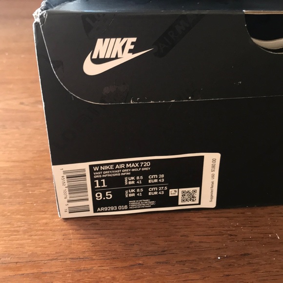 NIB Air Max 720 - Picture 5 of 7